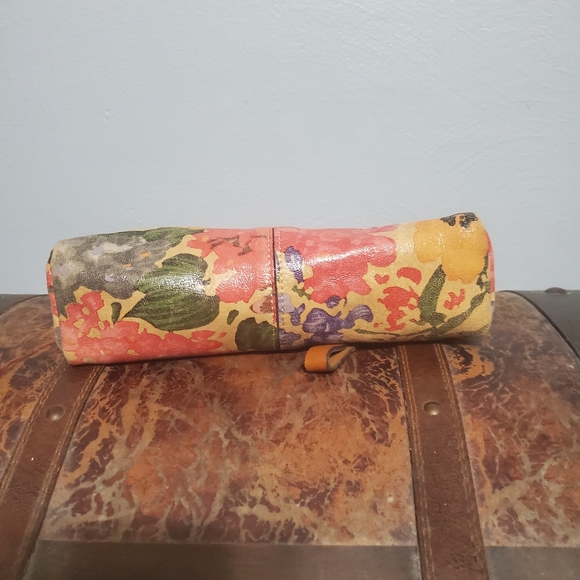 Floral Patricia Nash Wristlet - Picture 2 of 11